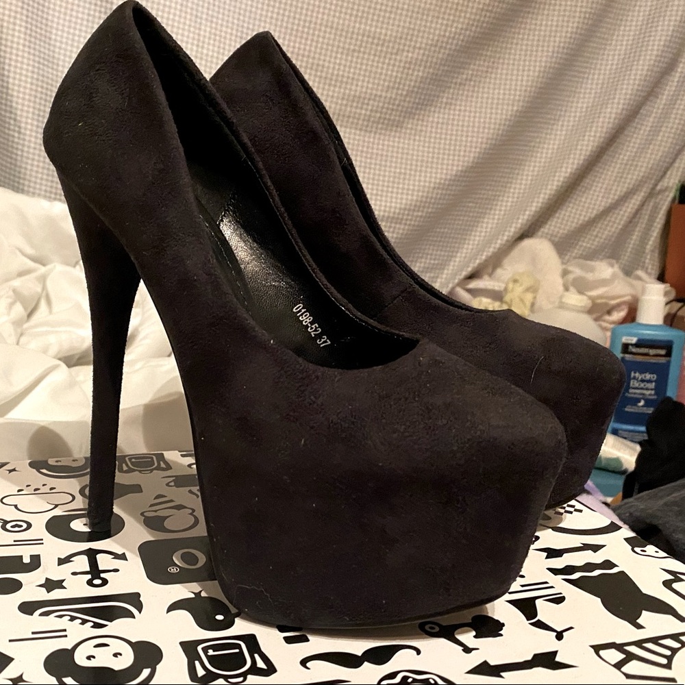 Black Suede 7 inch stiletto heels 👠
